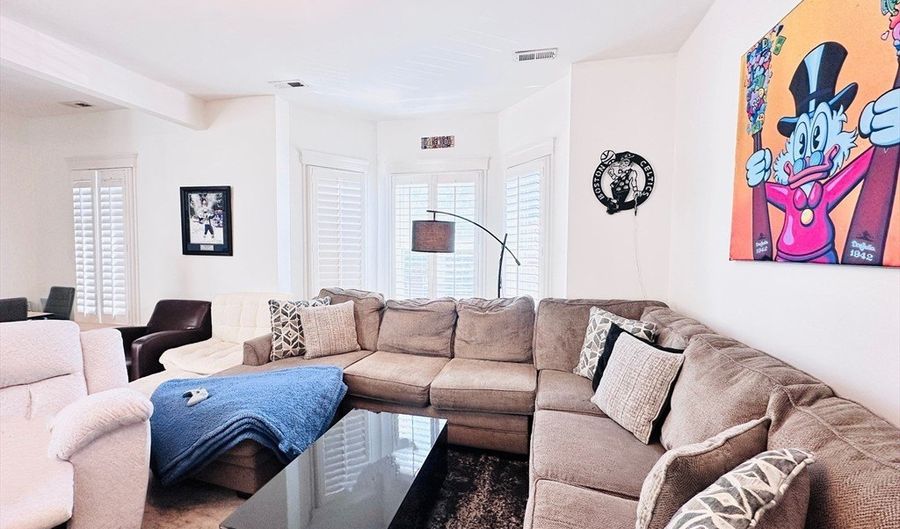 598 E 5th St 598, Boston, MA 02127 - 2 Beds, 1 Bath