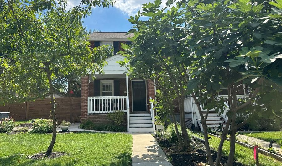 2723 FARNSWORTH Dr, Alexandria, VA 22303 - 2 Beds, 2 Bath