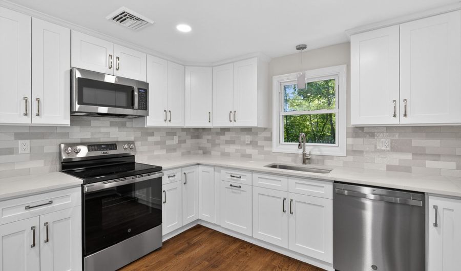 41 Piscitello Dr, Branford, CT 06405 - 3 Beds, 2 Bath