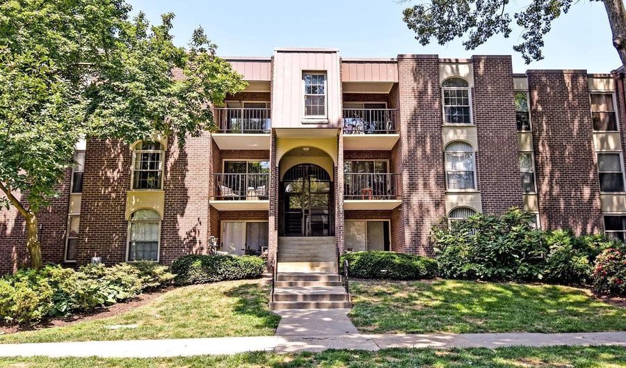 3302 WOODBURN VILLAGE Dr 23, Annandale, VA 22003 - 2 Beds, 1 Bath