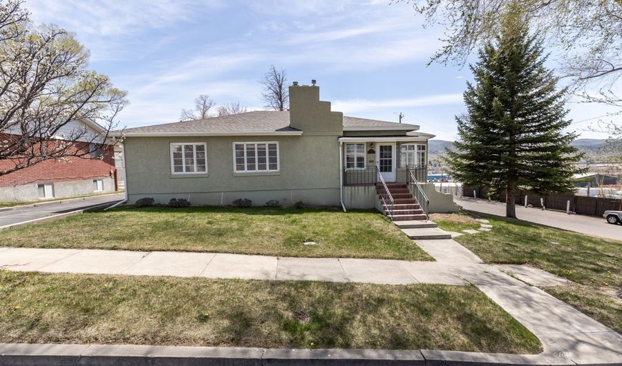 285 W Pine St, Elko, NV 89801 - 4 Beds, 2 Bath