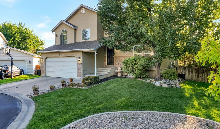 1927 N 450 W, Centerville, UT 84014 - 4 Beds, 2 Bath