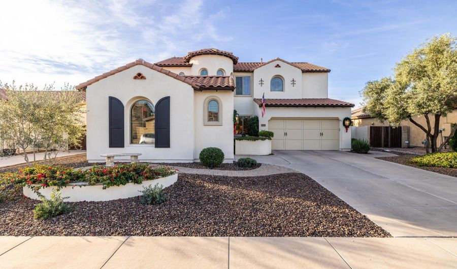 377 W DESERT BROOM Dr, Chandler, AZ 85248 - 4 Beds, 3 Bath