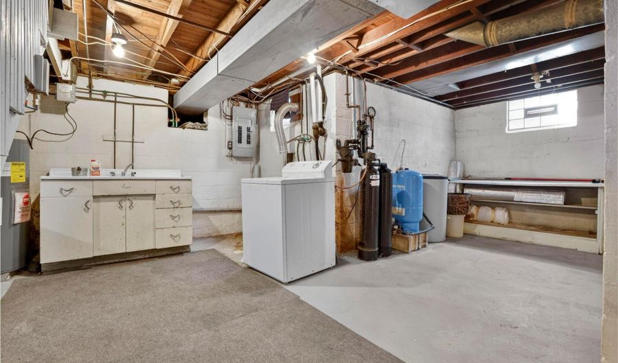 7680 Cincinnati Zanesville Rd SW, Amanda, OH 43102 - 4 Beds, 2 Bath