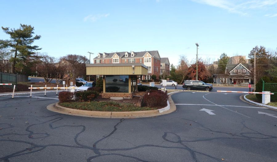 2059 HUNTINGTON Ave 612, Alexandria, VA 22303 - 1 Beds, 1 Bath