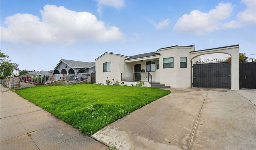 1217 W 77th St, Los Angeles, CA 90044 - 3 Beds, 2 Bath