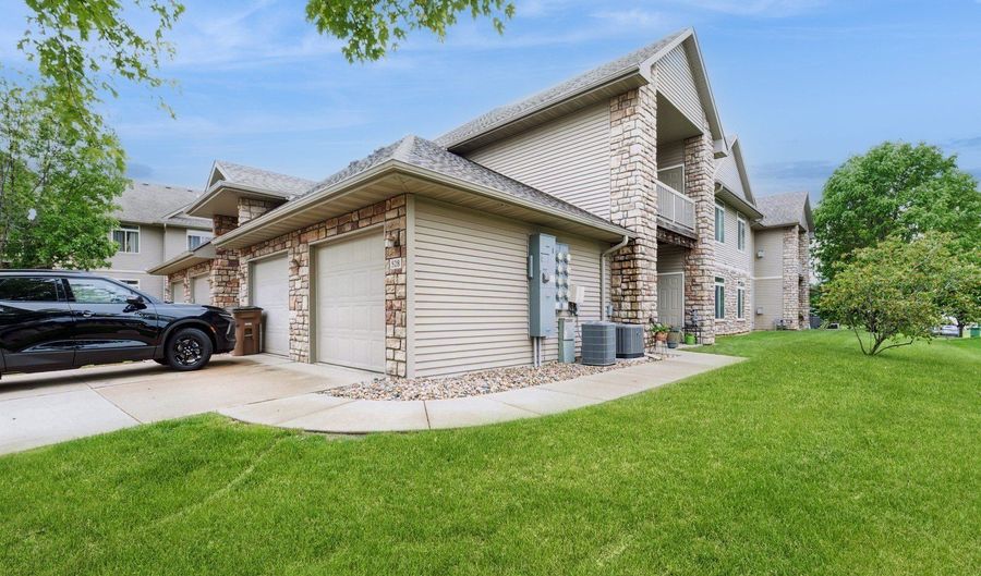 528 Kelsey Ln, Altoona, IA 50009 - 2 Beds, 2 Bath