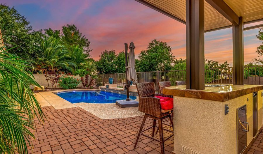 4390 S WHITE Dr, Chandler, AZ 85249 - 5 Beds, 4 Bath