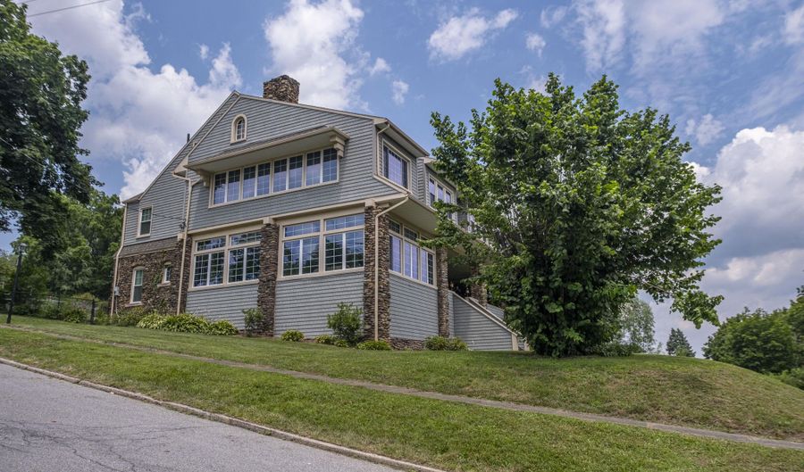 3230 W Chestnut Ave, Altoona, PA 16601 - 4 Beds, 3 Bath