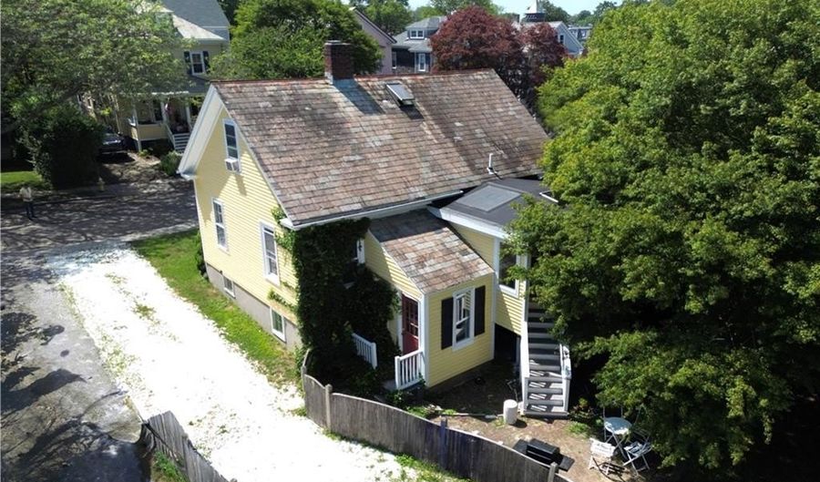 24 Hunter Ave, Newport, RI 02840 - 2 Beds, 2 Bath