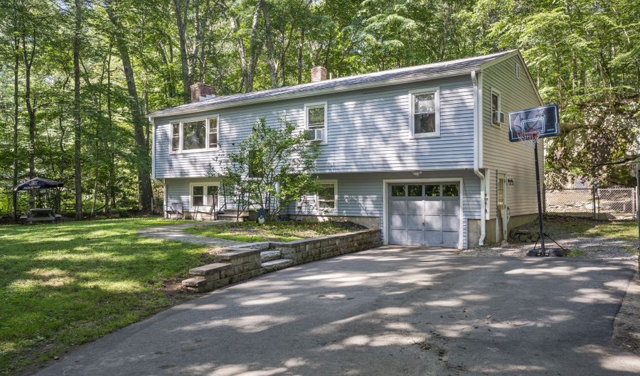49 Ironworks Rd, Clinton, CT 06413 - 3 Beds, 2 Bath