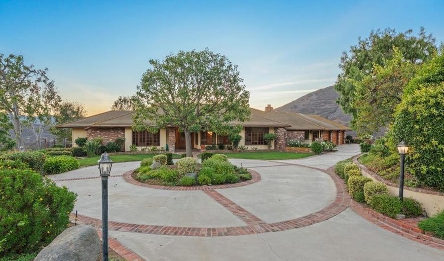 3652 Monte Real, Escondido, CA 92029 - 3 Beds, 5 Bath
