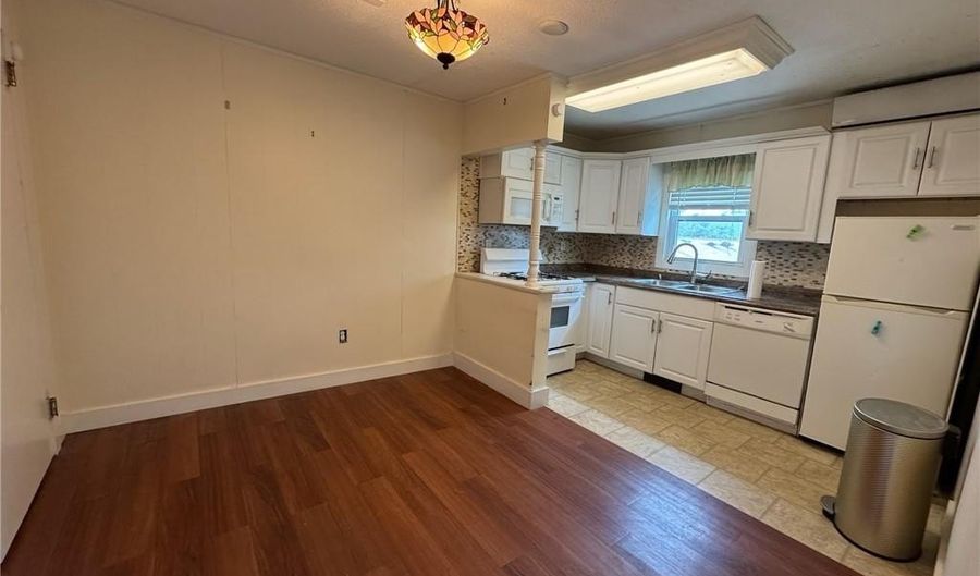 38 Freebody St 307, Newport, RI 02840 - 1 Beds, 1 Bath