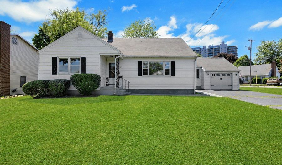 371 Northfield Dr, Bridgeport, CT 06606 - 4 Beds, 2 Bath