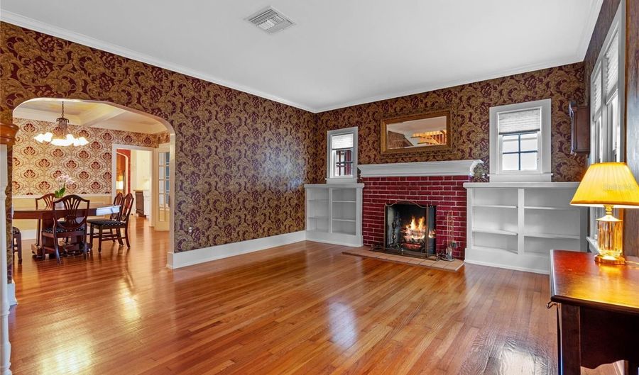 525 SHERIDAN Blvd, Orlando, FL 32804 - 4 Beds, 5 Bath