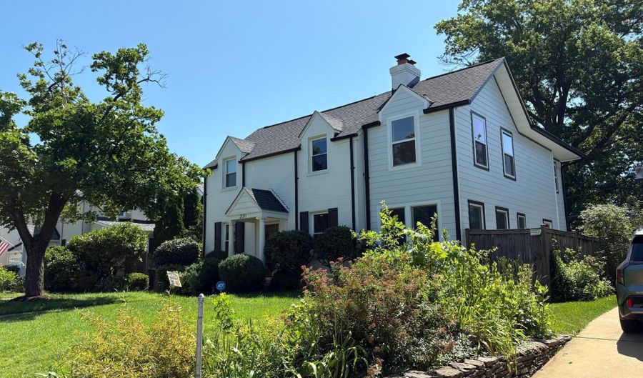 2011 N UPTON St, Arlington, VA 22207 - 5 Beds, 4 Bath