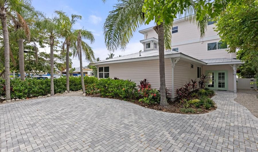 110 SPRING Ave, Anna Maria, FL 34216 - 5 Beds, 5 Bath