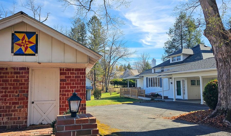 532 Spring St, Alderson, WV 24910 - 4 Beds, 3 Bath