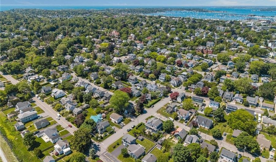97 Eustis Ave 2, Newport, RI 02840 - 1 Beds, 1 Bath