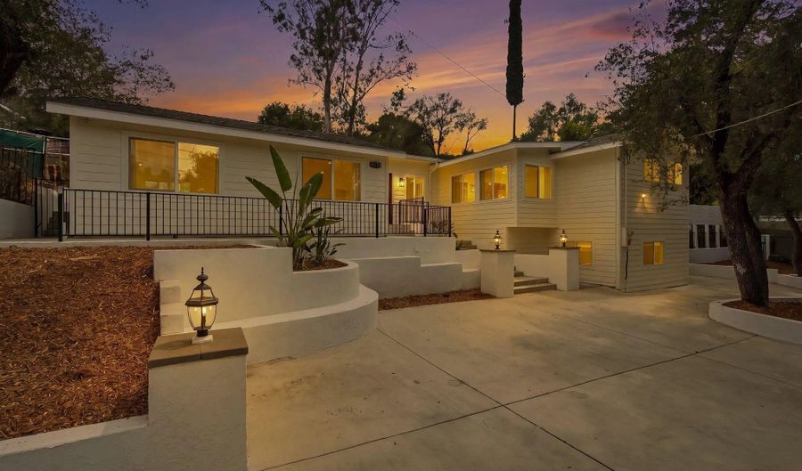 10243 Canyon, Escondido, CA 92026 - 4 Beds, 3 Bath