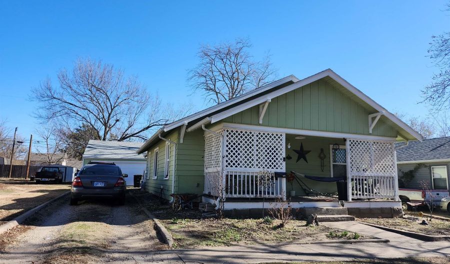 1210 N School St, Augusta, KS 67010 - 2 Beds, 1 Bath