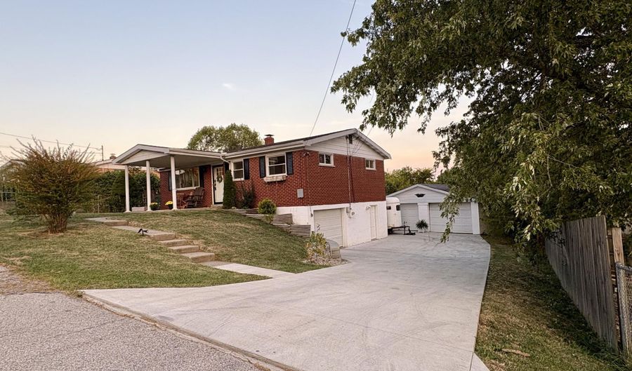 9039 Oak Ln, Alexandria, KY 41001 - 4 Beds, 1 Bath