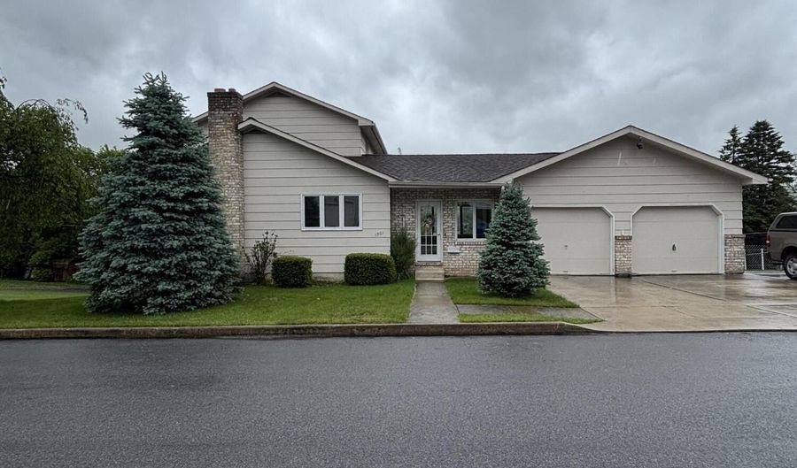 1301 Walton Ave, Altoona, PA 16602 - 3 Beds, 2 Bath