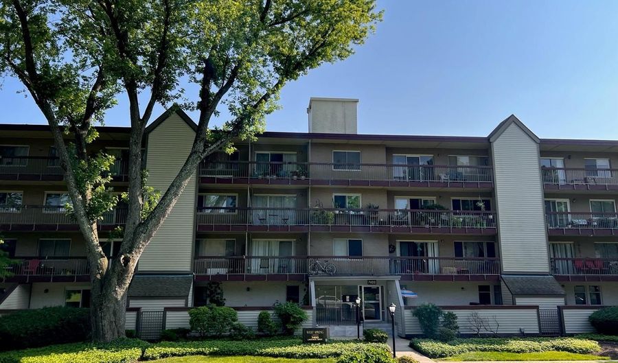 7400 LAKEVIEW Dr #N208, Bethesda, MD 20817 - 3 Beds, 2 Bath