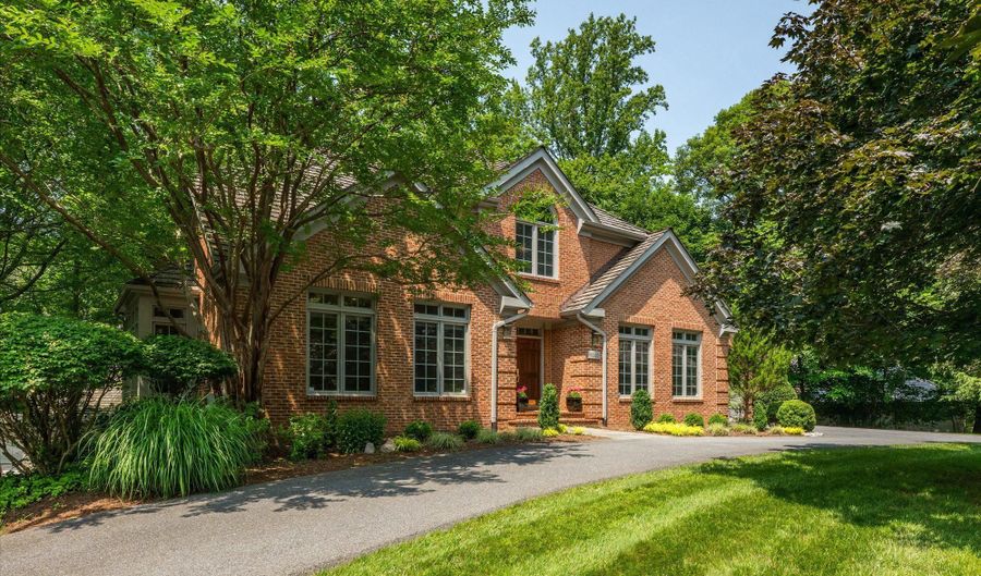 9600 EAGLE RIDGE Dr, Bethesda, MD 20817 - 6 Beds, 6 Bath