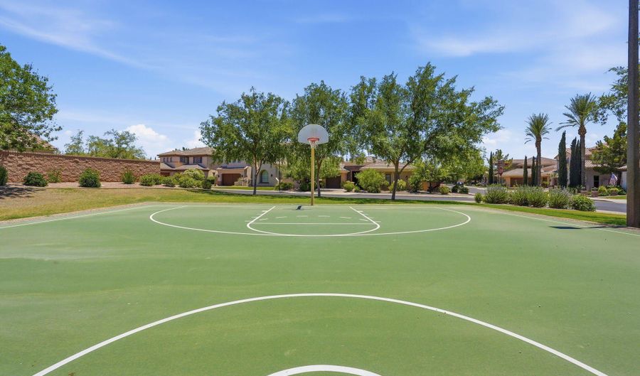 310 W NEW DAWN Dr, Chandler, AZ 85248 - 5 Beds, 3 Bath