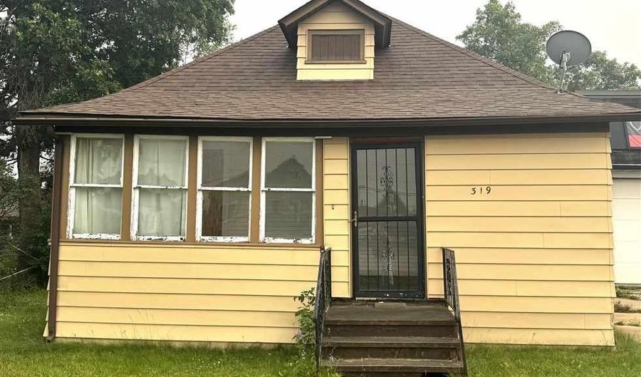 319 W 3rd Ave N, Aurora, MN 55705 - 2 Beds, 1 Bath