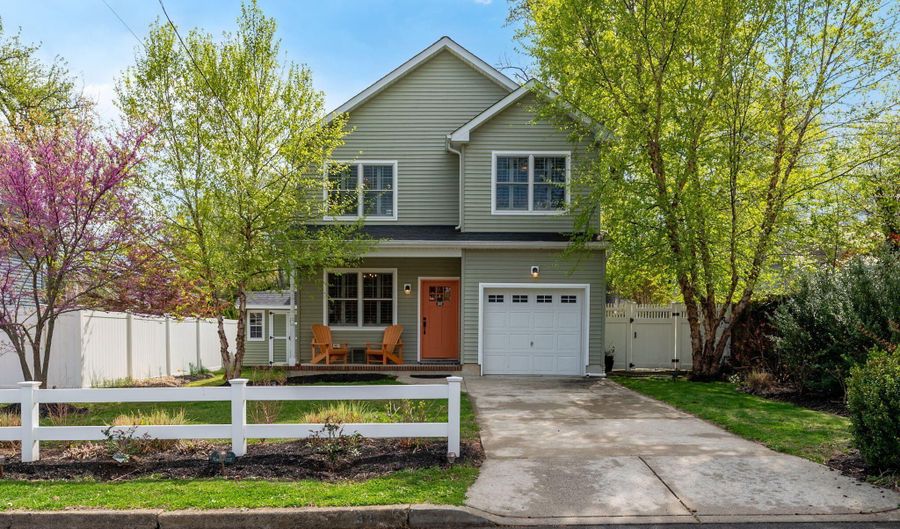 133 Maplewood Ave, Atlantic Highlands, NJ 07716 - 4 Beds, 3 Bath