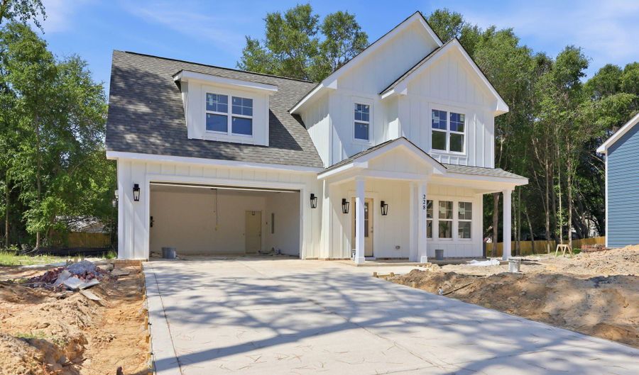 228 Telluride Ct, Aberdeen, NC 28315 - 4 Beds, 3 Bath