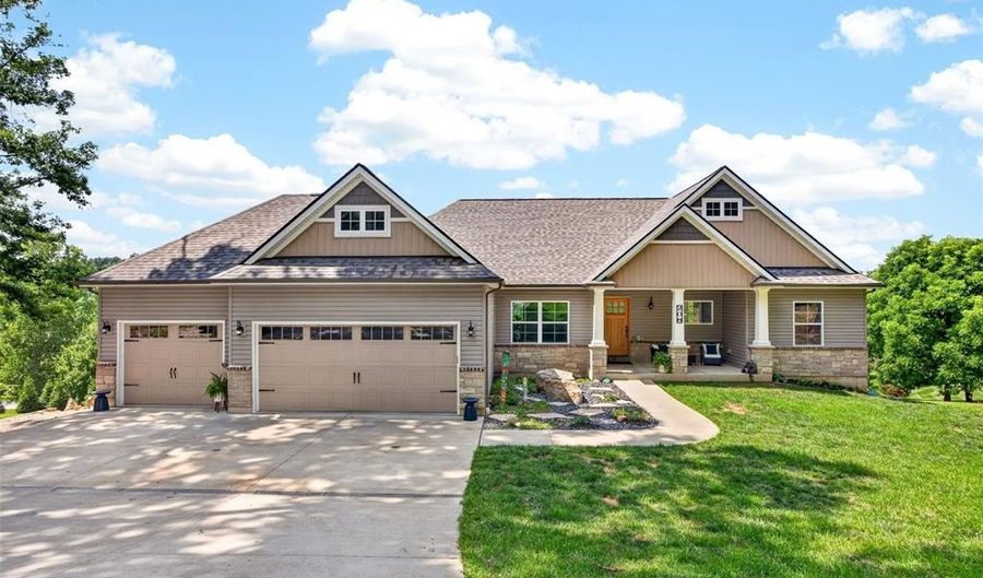 208 Berg Crossing Dr, Augusta, MO 63332 - 3 Beds, 3 Bath