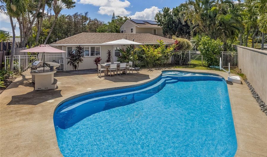 676 Mokapu Rd, Kailua, HI 96734 - 5 Beds, 4 Bath