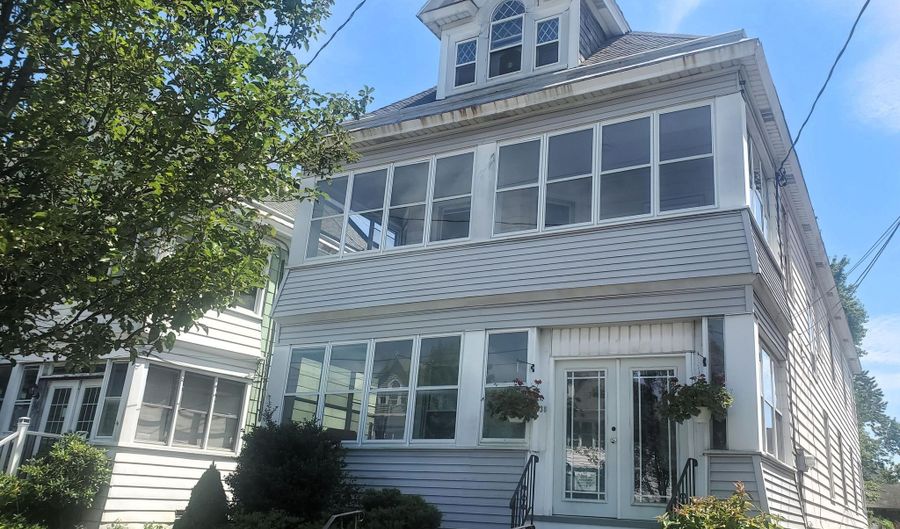 38 Summit Ave Apt 2, Albany, NY 12209 - 3 Beds, 1 Bath
