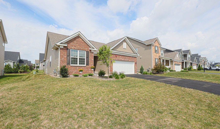 580 N Highlander Way, Addison, IL 60101 - 3 Beds, 2 Bath