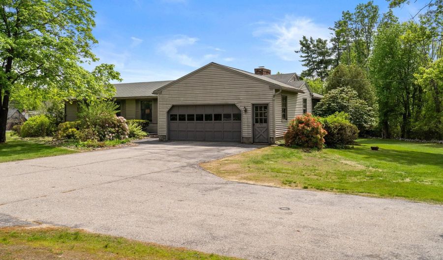 757 Hooksett Rd, Auburn, NH 03032 - 4 Beds, 2 Bath