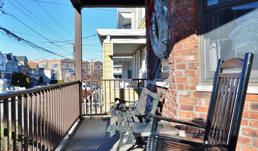 126 LORD Ave, Bayonne, NJ 07002 - 4 Beds, 2 Bath