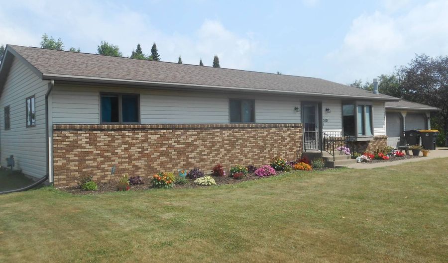 310 W Pine St, Abbotsford, WI 54405 - 3 Beds, 3 Bath
