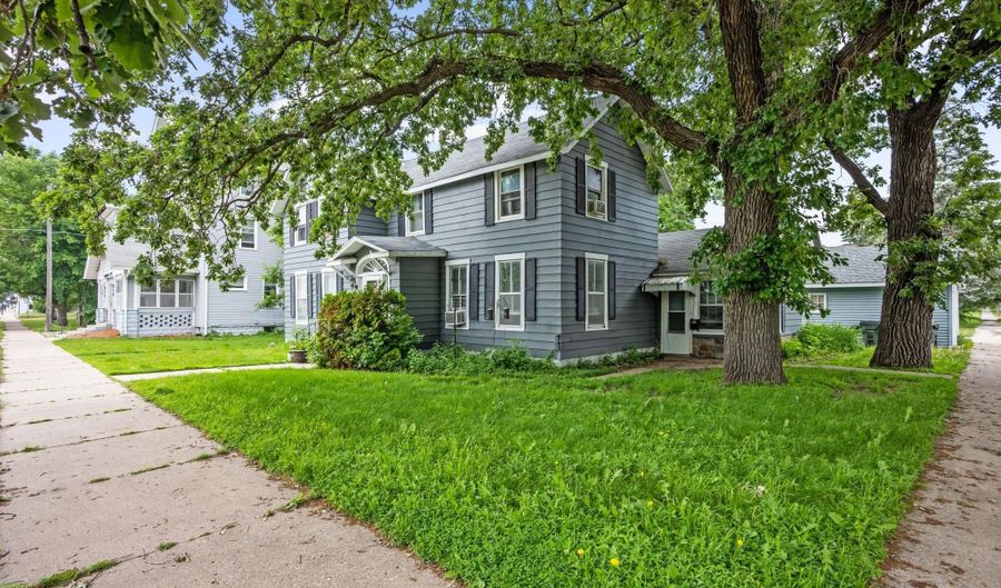 321 6th Ave E, Alexandria, MN 56308 - 5 Beds, 3 Bath