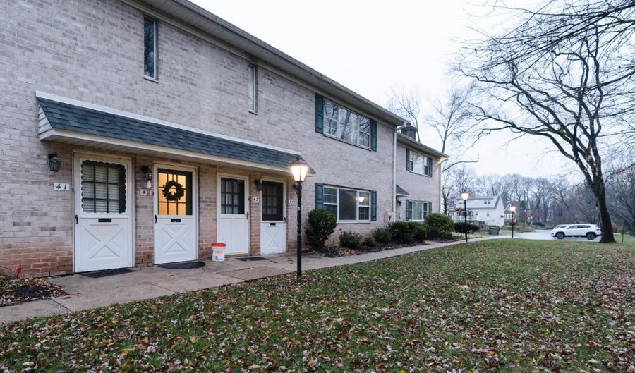 42 CAVENDISH Dr 42, Ambler, PA 19002 - 2 Beds, 2 Bath