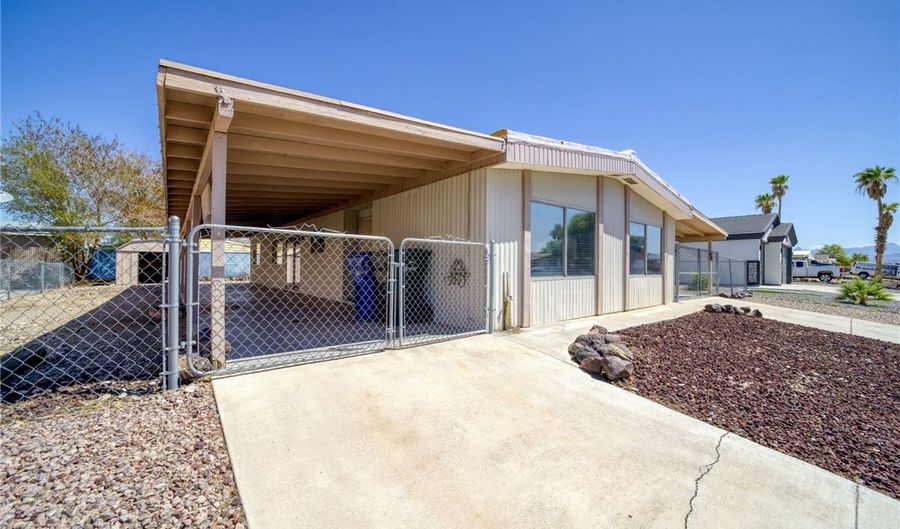 901 Stahlman Dr, Bullhead City, AZ 86442 - 2 Beds, 2 Bath