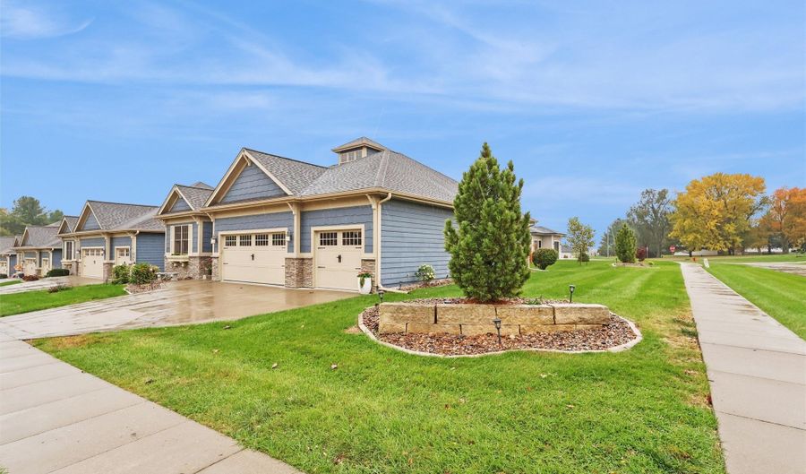1237 Eagle Creek Blvd SW, Altoona, IA 50009 - 3 Beds, 3 Bath