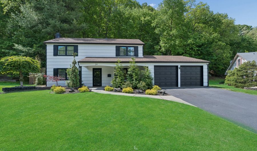 24 Jubilee Cir, Aberdeen, NJ 07747 - 3 Beds, 3 Bath