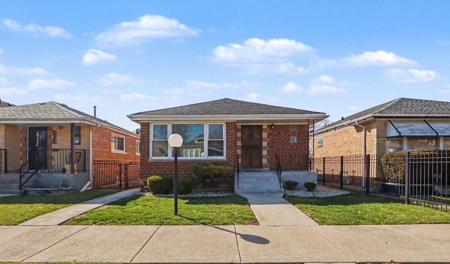 7242 S Honore St, Chicago, IL 60636 - 3 Beds, 2 Bath