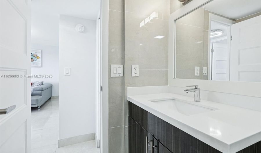 20379 W Country Club Dr 1436, Aventura, FL 33180 - 2 Beds, 2 Bath