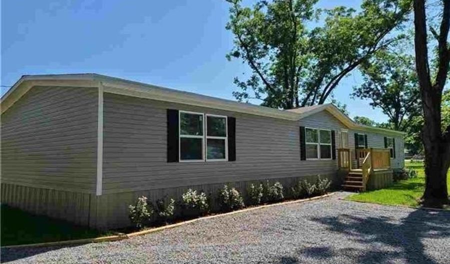 2008 AIRBASE Rd, Alexandria, LA 71303 - 5 Beds, 3 Bath