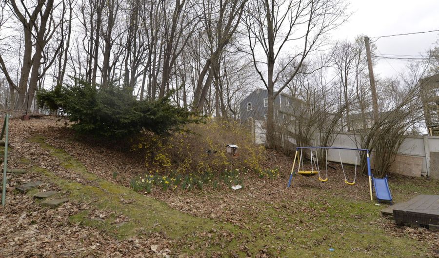 12 Division St, Danbury, CT 06810 - 4 Beds, 2 Bath