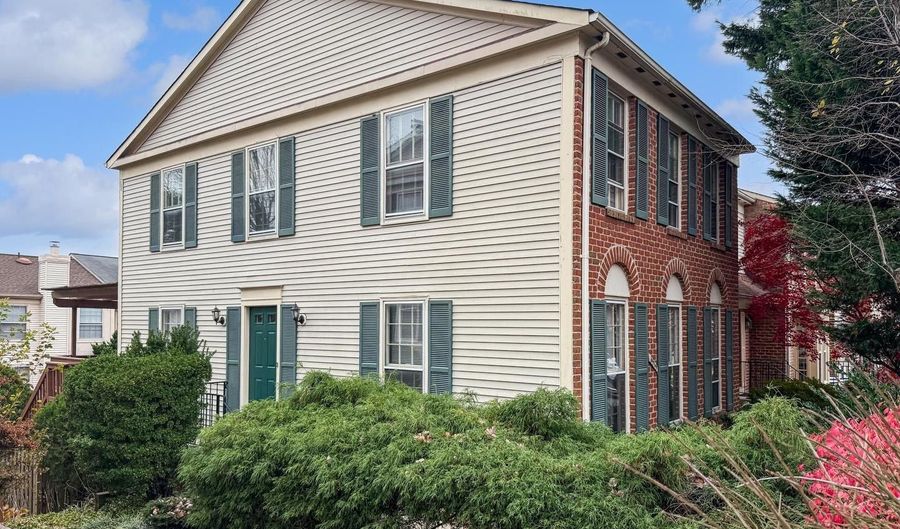 4515 SHOAL CREEK Ct, Alexandria, VA 22312 - 3 Beds, 4 Bath